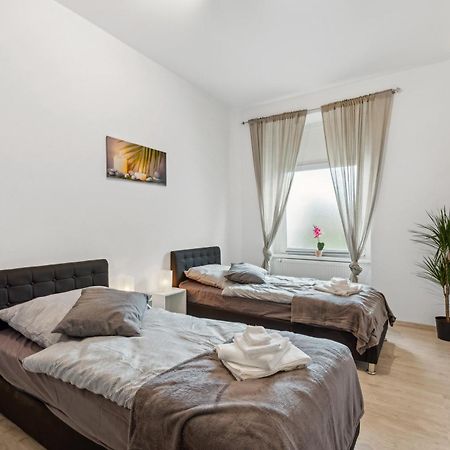 Zentrale Lage ... Ideal Fuer Geschaeftsleute, Monteure, Familien...3 Zimmer, Wlan, Smarttv Mettmann Exteriör bild