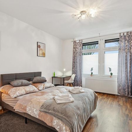 Zentrale Lage ... Ideal Fuer Geschaeftsleute, Monteure, Familien...3 Zimmer, Wlan, Smarttv Mettmann Exteriör bild