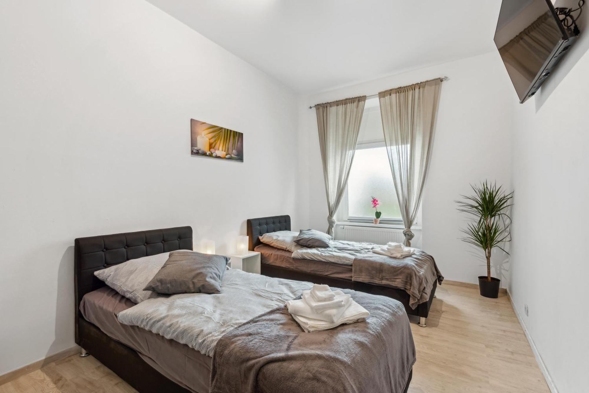 Zentrale Lage ... Ideal Fuer Geschaeftsleute, Monteure, Familien...3 Zimmer, Wlan, Smarttv Mettmann Exteriör bild