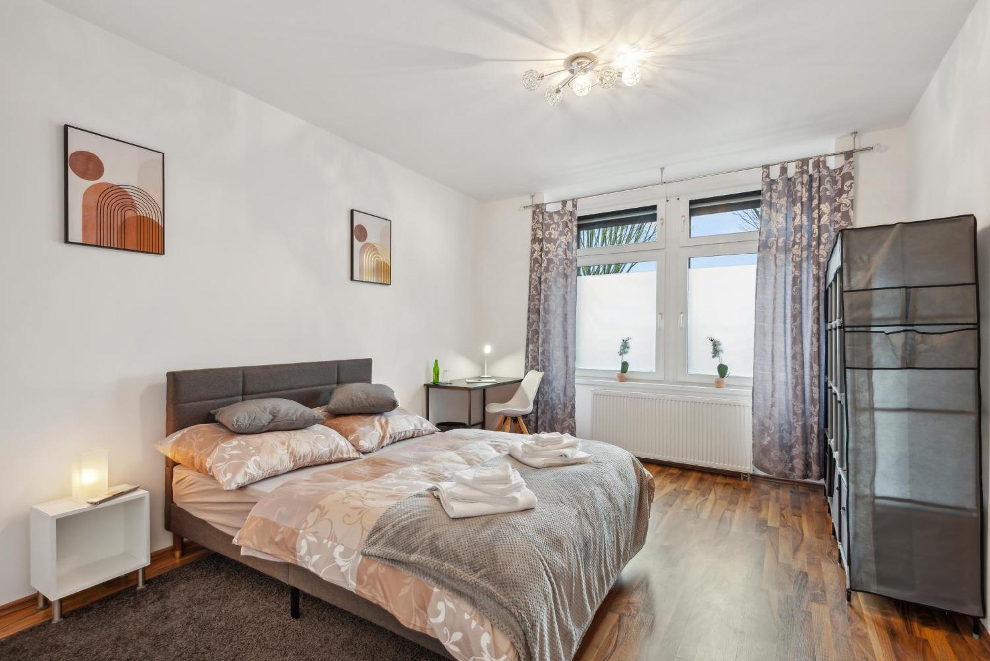 Zentrale Lage ... Ideal Fuer Geschaeftsleute, Monteure, Familien...3 Zimmer, Wlan, Smarttv Mettmann Exteriör bild