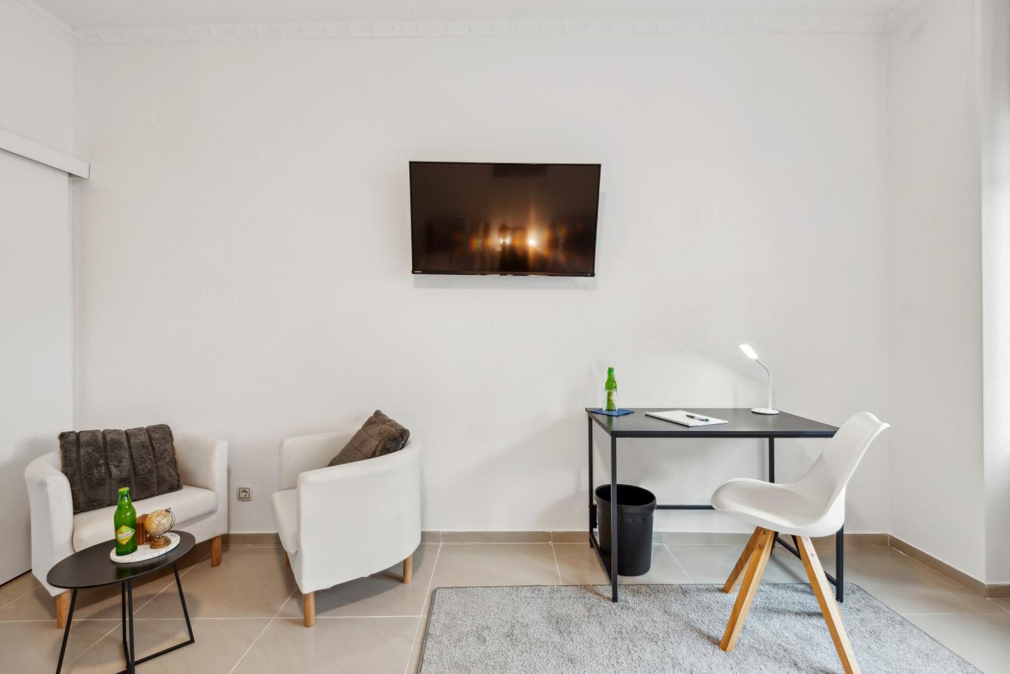 Zentrale Lage ... Ideal Fuer Geschaeftsleute, Monteure, Familien...3 Zimmer, Wlan, Smarttv Mettmann Exteriör bild