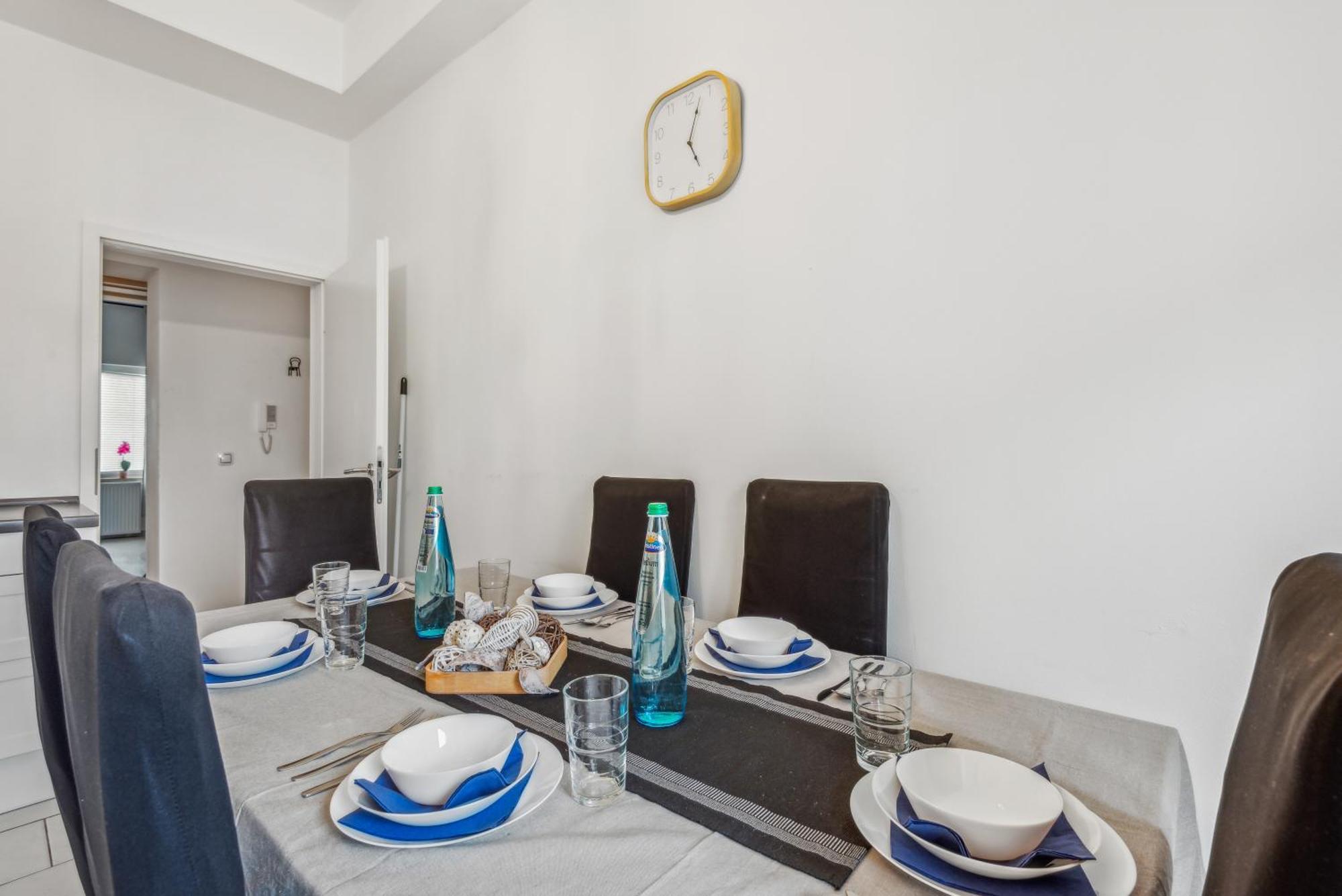 Zentrale Lage ... Ideal Fuer Geschaeftsleute, Monteure, Familien...3 Zimmer, Wlan, Smarttv Mettmann Exteriör bild